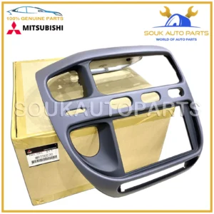 MR720570 Genuine Mitsubishi CENTER DASH INSTRUMENT PANEL DELICA L400 SPACE