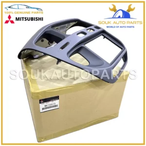 MR720570 Genuine Mitsubishi CENTER DASH INSTRUMENT PANEL DELICA L400 SPACE